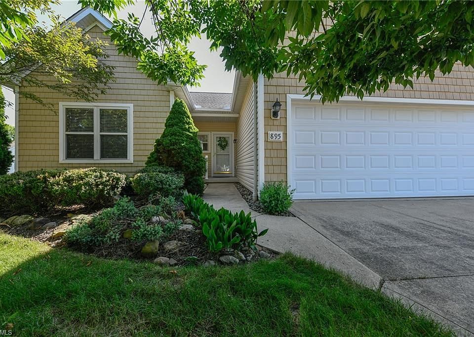 1st image of 895 Stonewater Dr