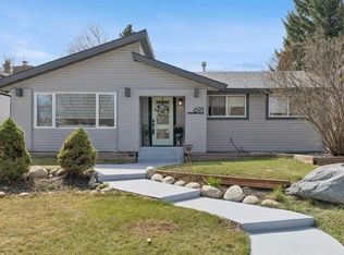 691 E Brookpark Dr SW, Calgary, AB T2W 2X2