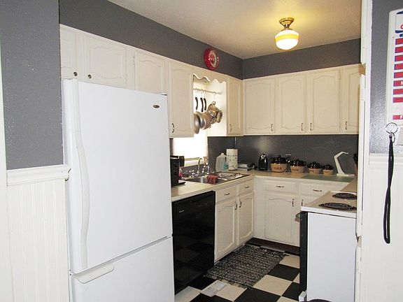 2nd image of 602 N 9th St
