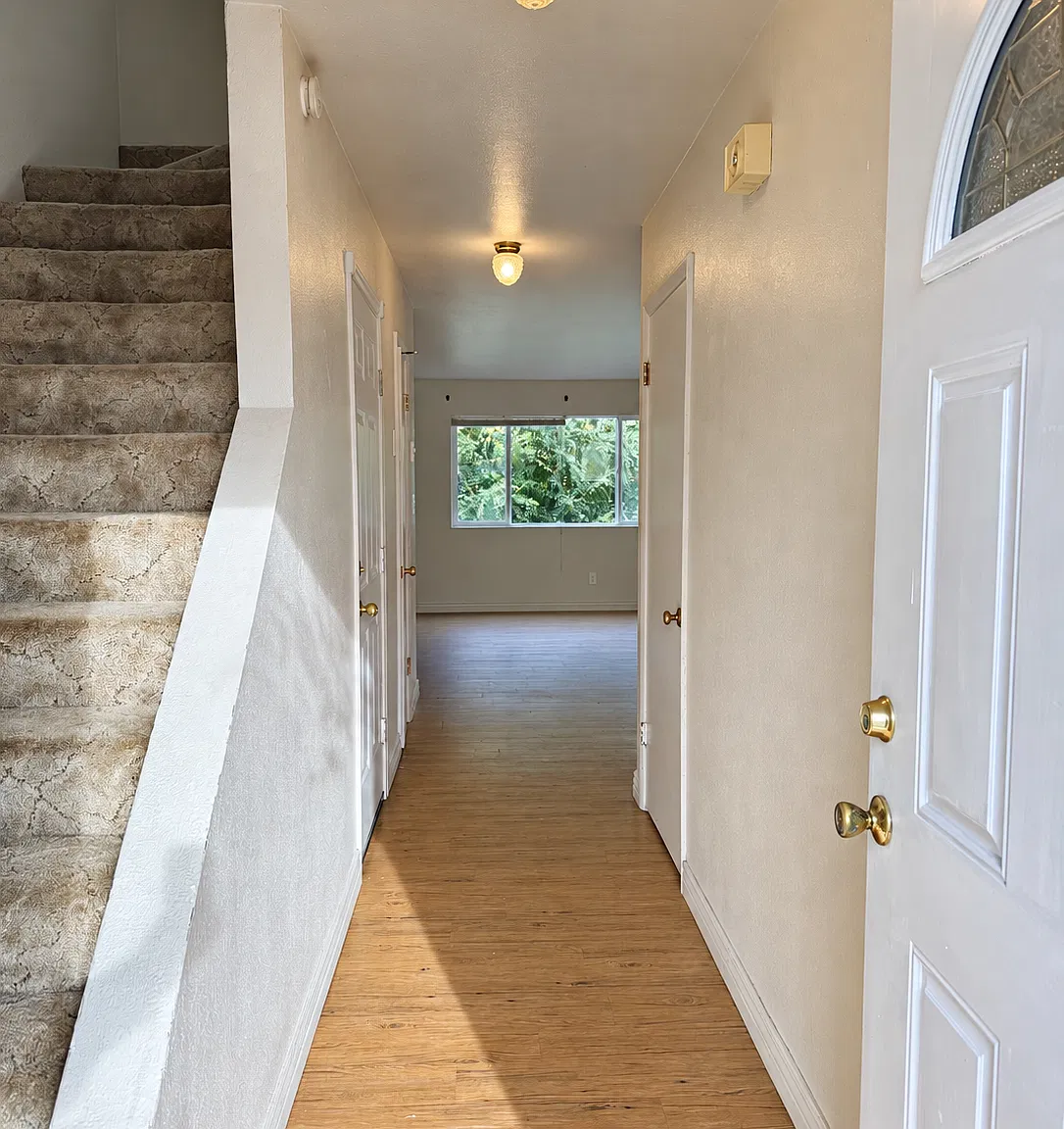 2 bed, 1.5 bath, 1100 sqft, $1,250 — Photo 2