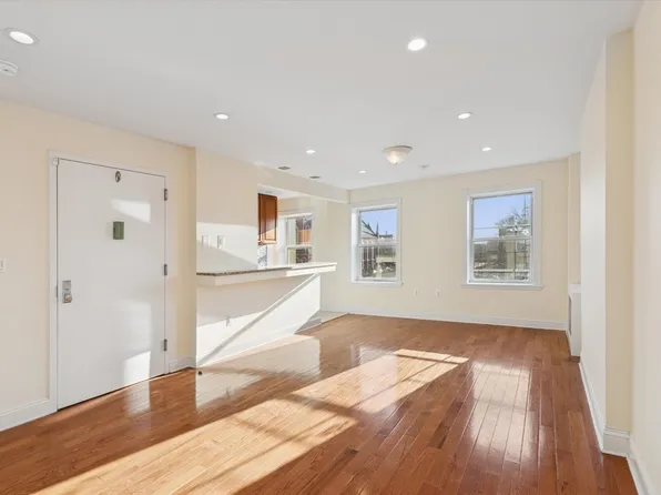 124 President Street image 1 of 10