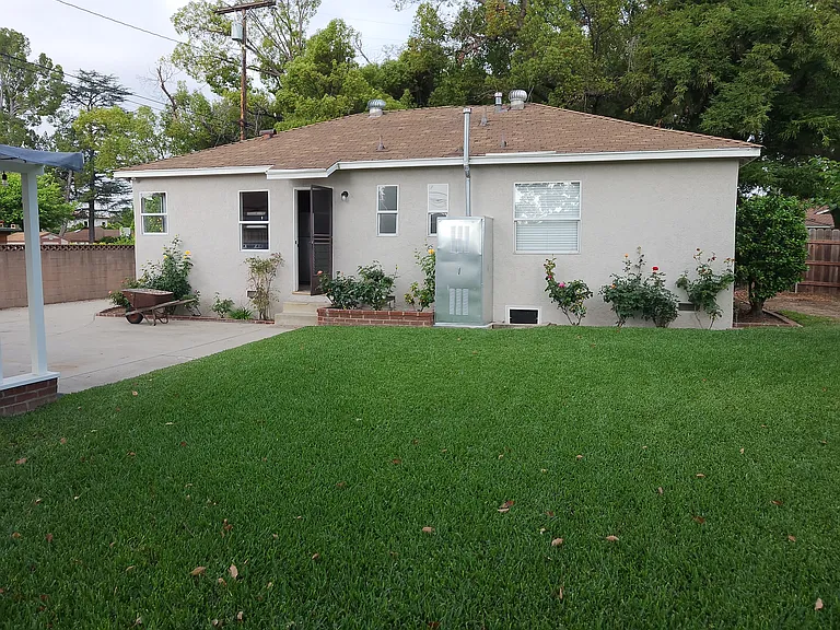 1310 Mayflower Ave — Photo 7