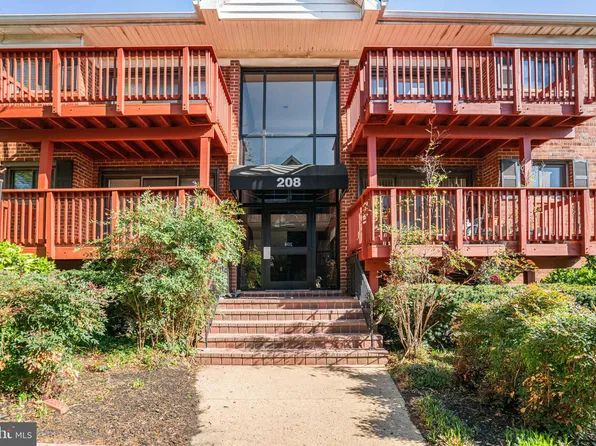 208 Skyhill Rd APT 10, Alexandria, VA 22314