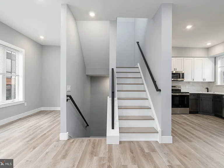 2323 E Cabot St #3 — Photo 8