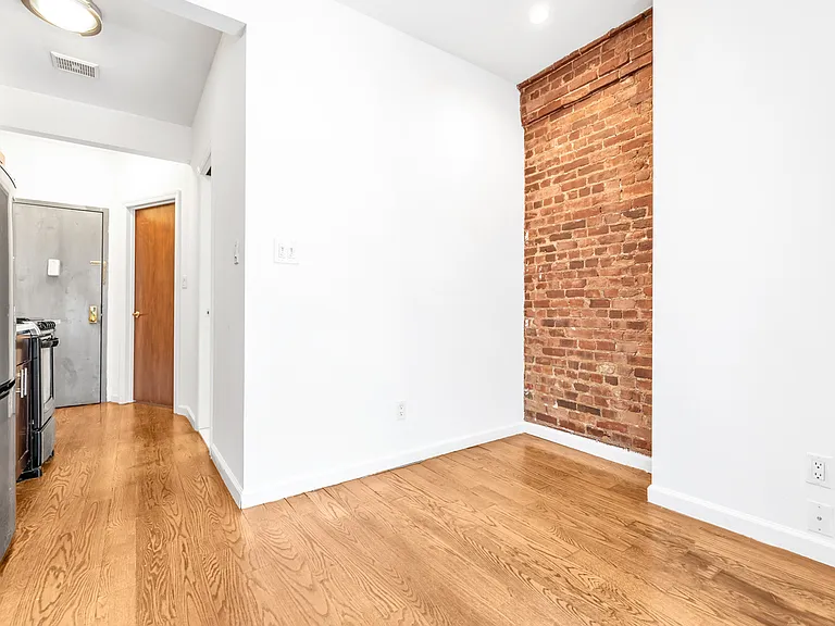 130 Allen St #8 — Photo 4