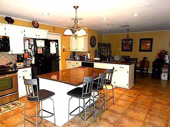 3rd image of 2428 Francis Dr