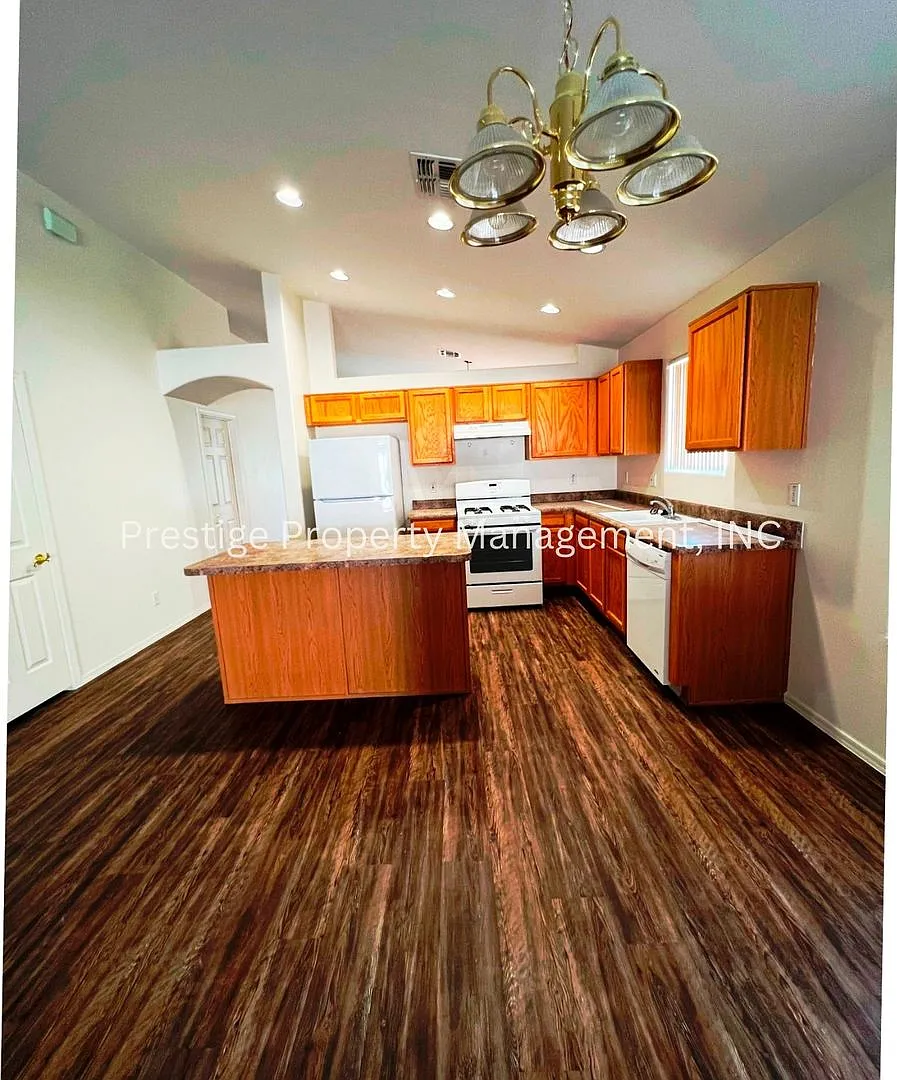 Lovely 4/2 Rita Ranch Home- It Could Be Yours (: — Photo 3