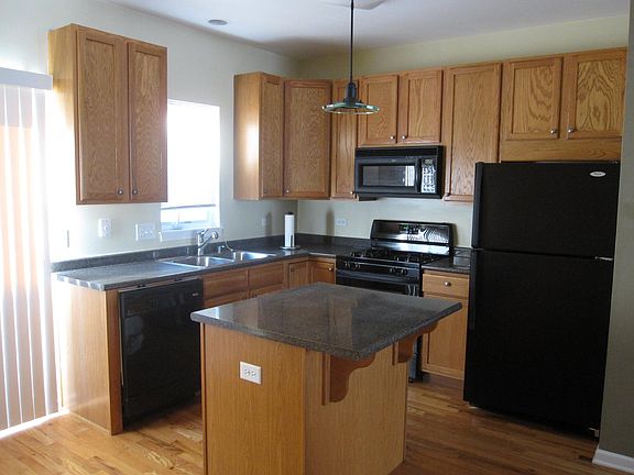 3rd image of 3210 N Kilbourn Ave Unit 10