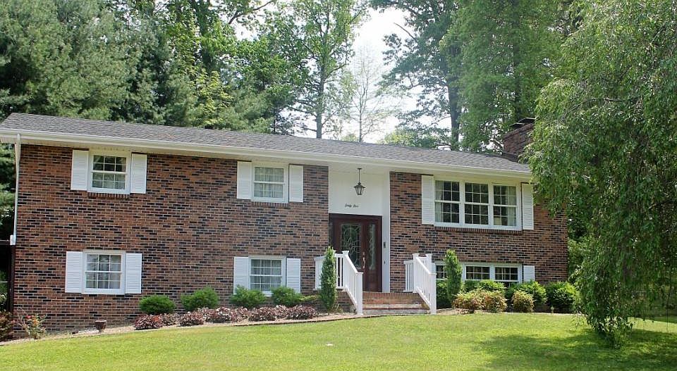 1st image of 65 Woodstock Ln