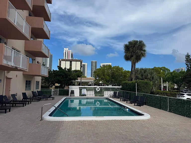 2200 E Hallandale Beach Blvd — Photo 9