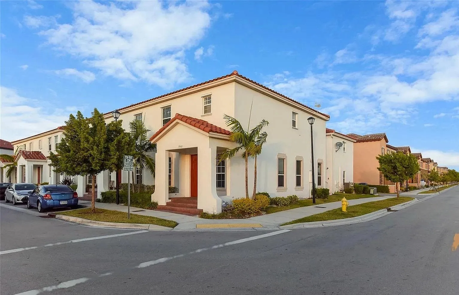 4 bed, 2312 sqft, $3,300 — Photo 2