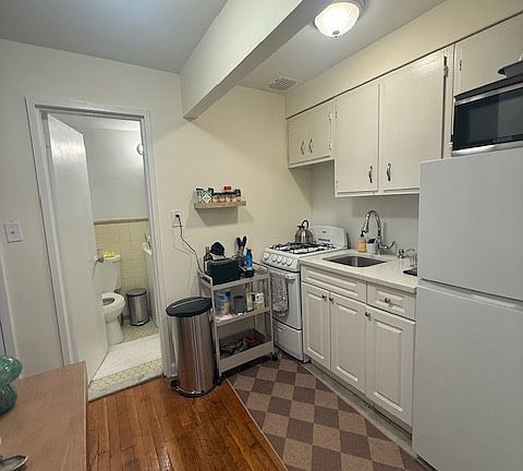 3rd image of 1492 2nd Ave APT 2B
