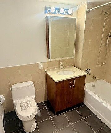4th image of 2638 21st St APT 2B