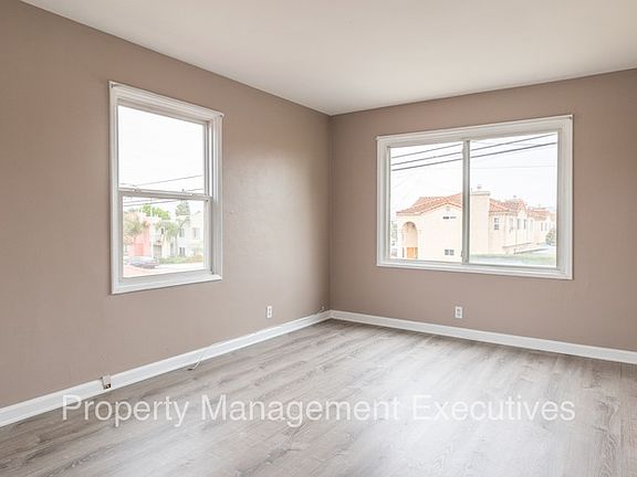 3rd image of 3686 Sunset Ln