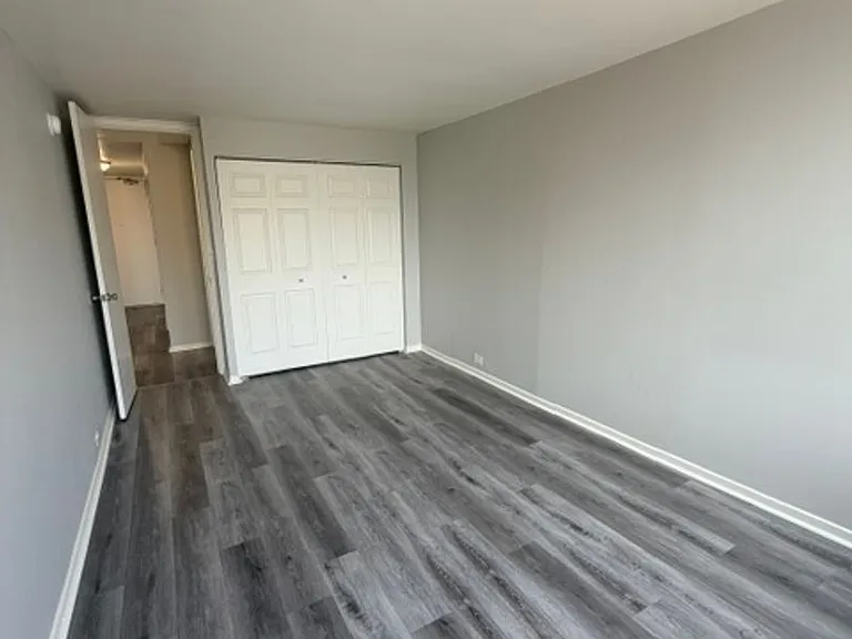 7251 At Waters Edge — Photo 36