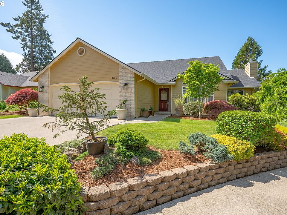 1st image of 1904 NE Gibbs Cir