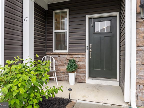 3rd image of 47 Katherine Dr