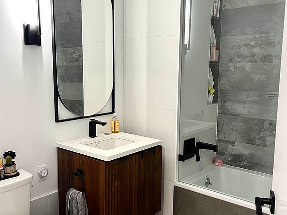 4th image of 957 Atlantic Ave #412