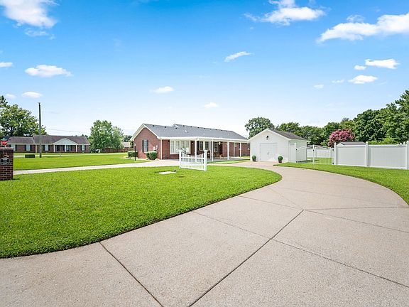 3rd image of 716 Haynes Dr
