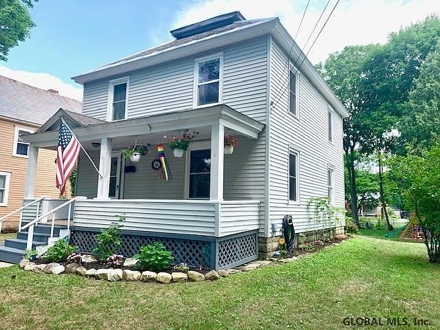 1st image of 26 N Oak St
