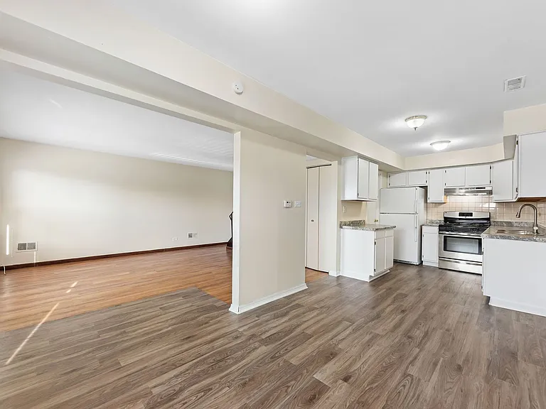 1960 Liberty Pl — Photo 10