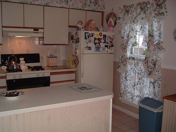 Bright, sunny kitchen.