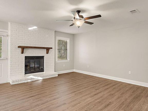 2nd image of 14045 Lorraine Dr