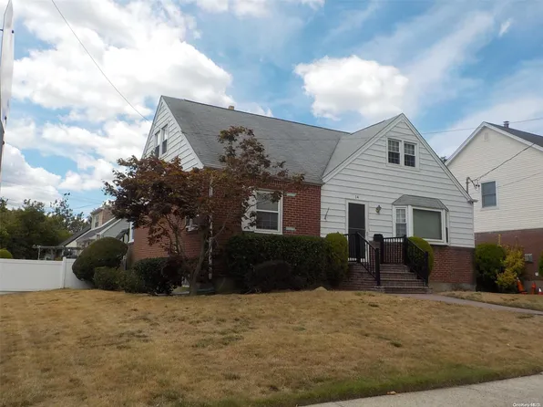 14 Gotham Street, Valley Stream, NY 11581