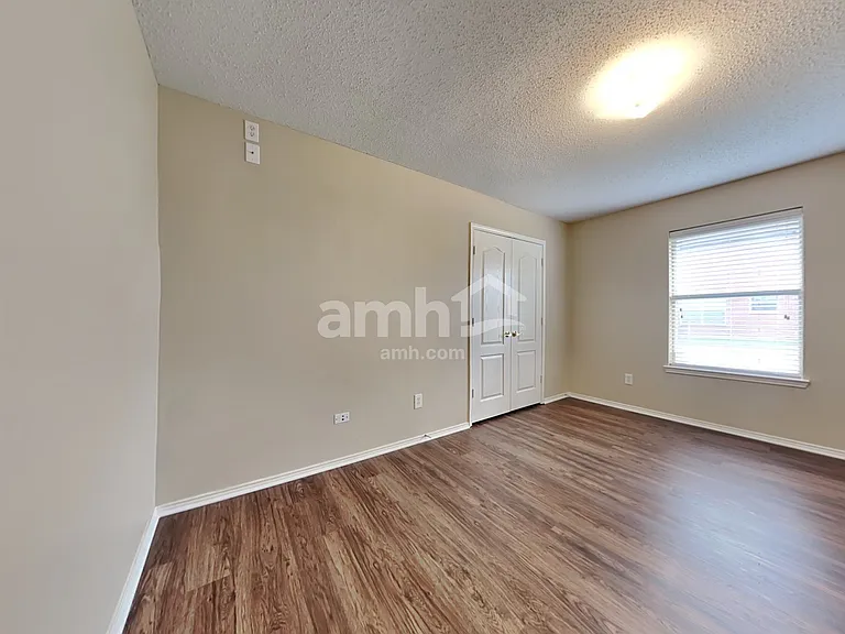 605 Woodlands Mnr — Photo 15