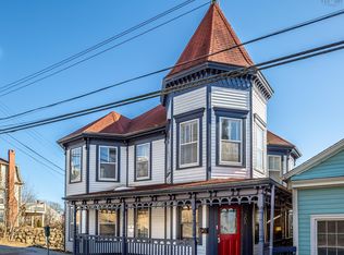 306 Lincoln St, Lunenburg, NS B0J 2C0