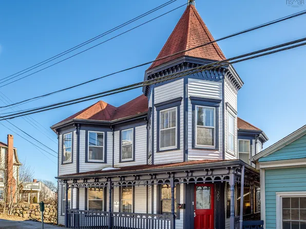 306 Lincoln St, Lunenburg, NS B0J 2C0