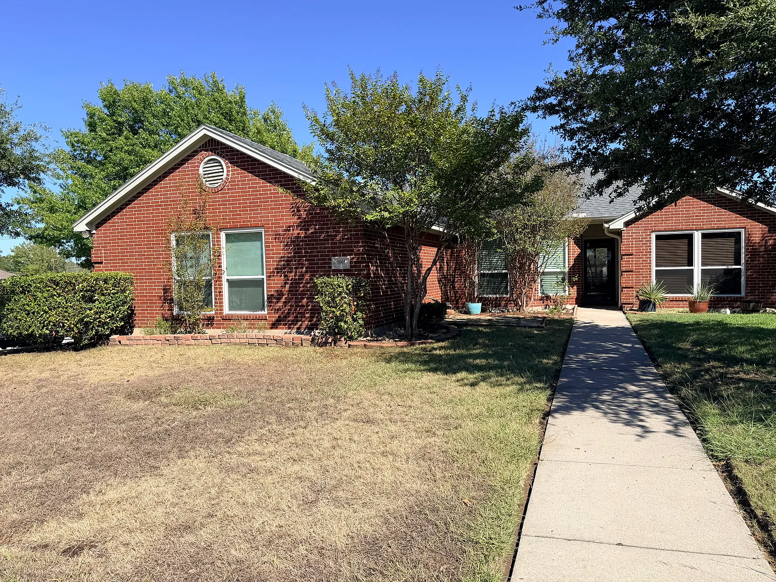 3 bed, 2.0 bath, 1781 sqft, $1,895 — Photo 2