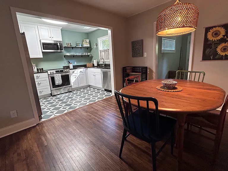 2328 Edison St — Photo 3