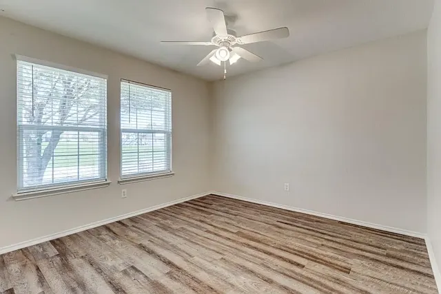 1721 Southridge Ln — Photo 2