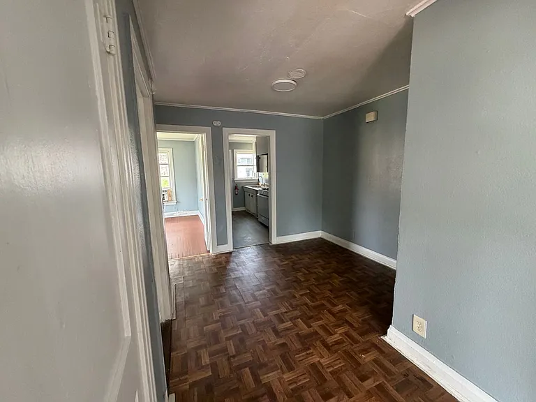258 Wyandotte St — Photo 4