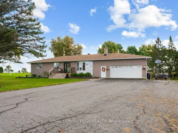12570 County Road 18 Rd, South Dundas, ON K0C 2H0