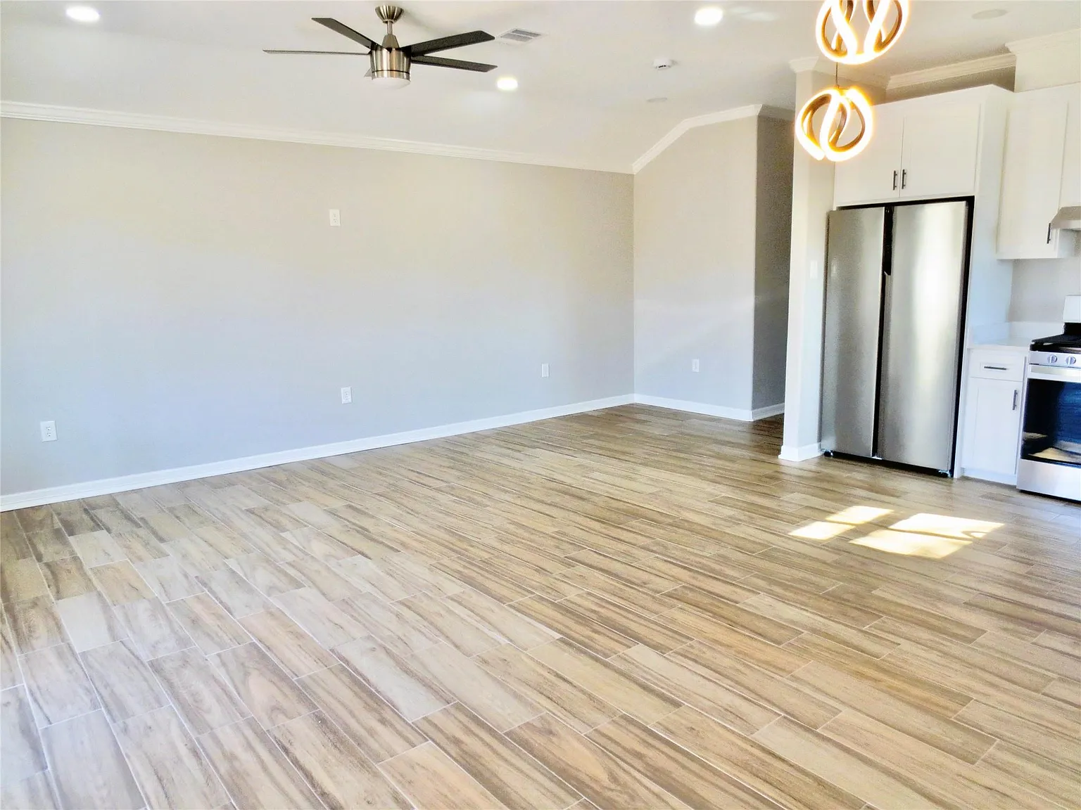 2 bed, 2.0 bath, 1200 sqft, $1,600 — Photo 4