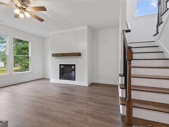 5th image of 53 Stanley Dr