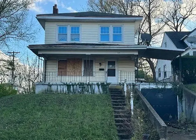 136 Pointview Ave — Photo 1