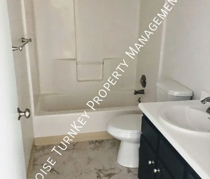 550 E Pennsylvania St — Photo 20
