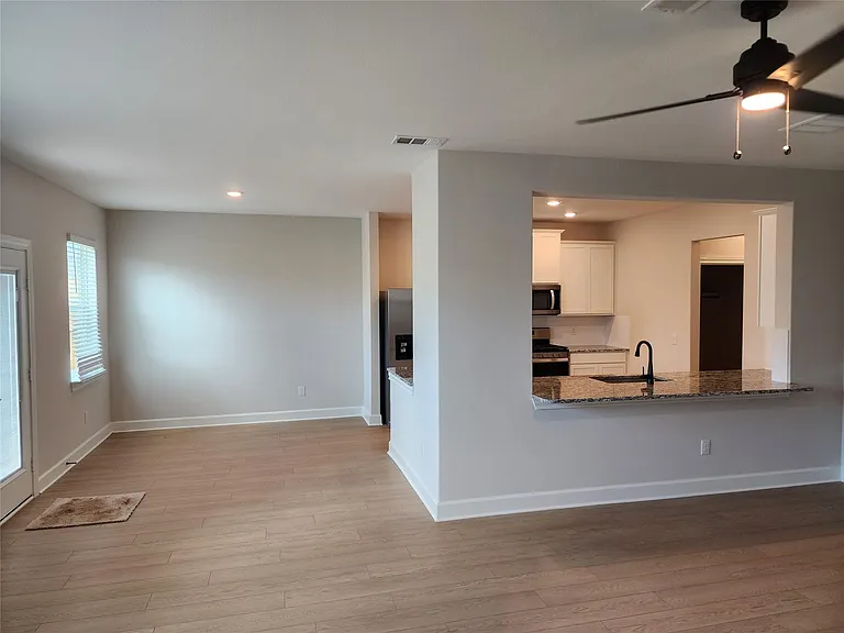 1411 Butler Ave — Photo 7