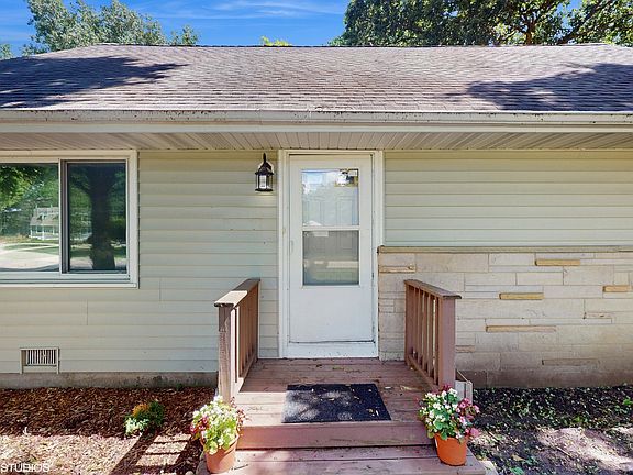 5th image of 16051 W Des Plaines Dr