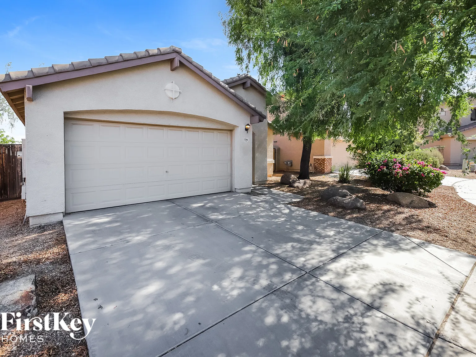 3 bed, 2.0 bath, 1315 sqft, $2,040 — Photo 2