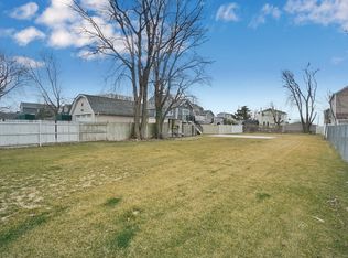 807 Walton Rd, Broad Channel, NY 11693