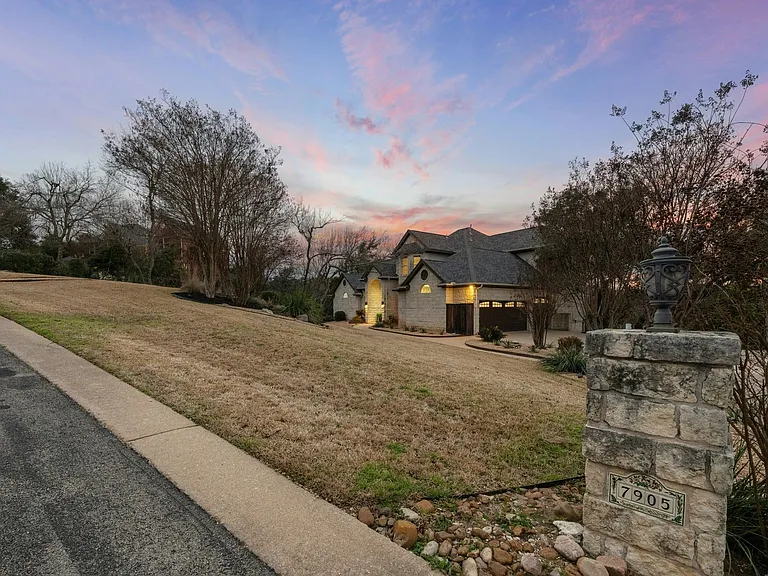 7905 Brightman Ln — Photo 3