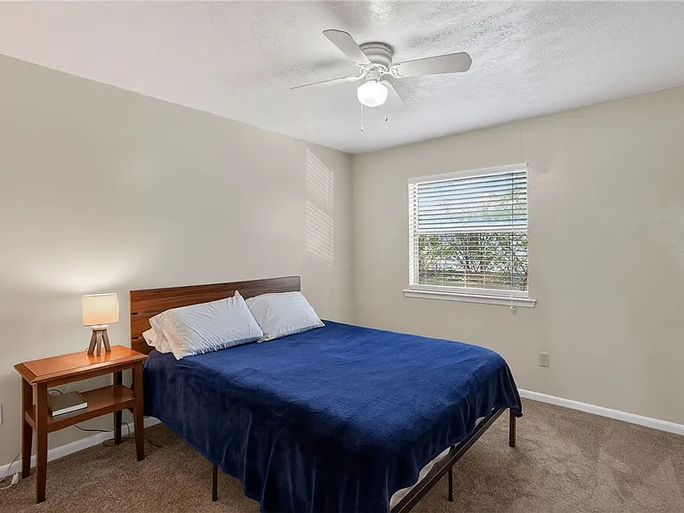 1400 Summit St #B — Photo 16