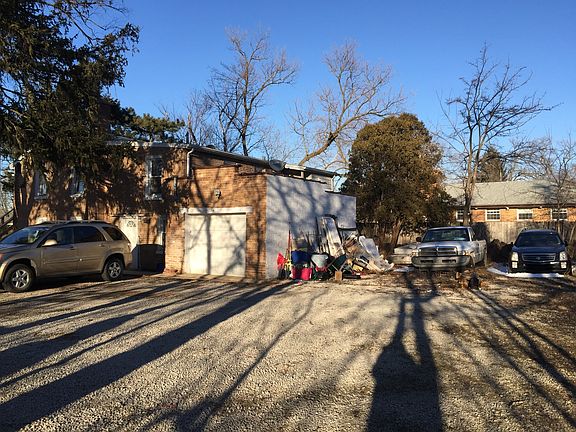 5th image of 1945 E Touhy Ave