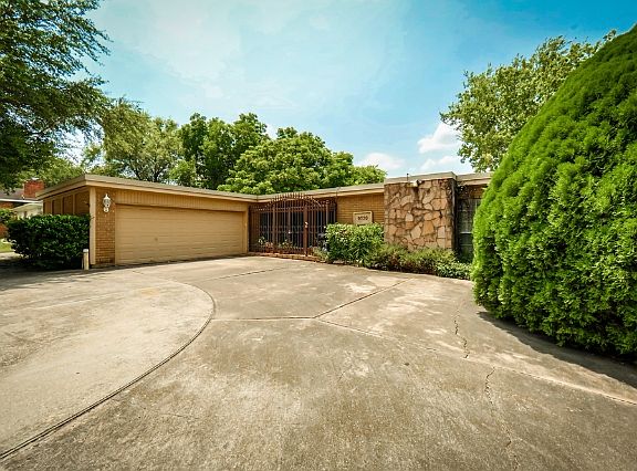 4th image of 9730 Braesmont Dr