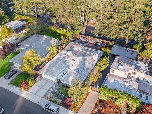 3rd image of 836 Southampton Dr