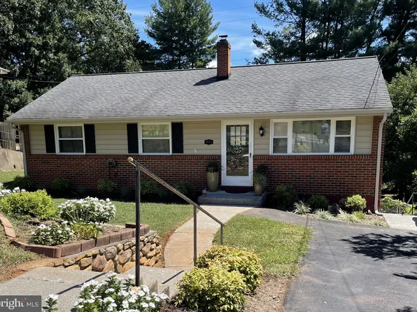 1048 Estates Rd SE, Roanoke, VA 24014